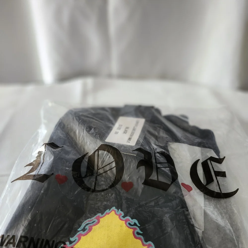 Brand NEW L.O.V.E. Size 30 LOVE FLAMES Black Jeans - Picture 7 of 7